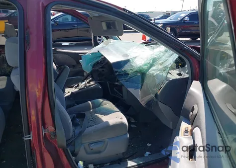 1998 Toyota Sienna Xle z USA, uszkodzony, nr VIN 4T3ZF13C7WU032949